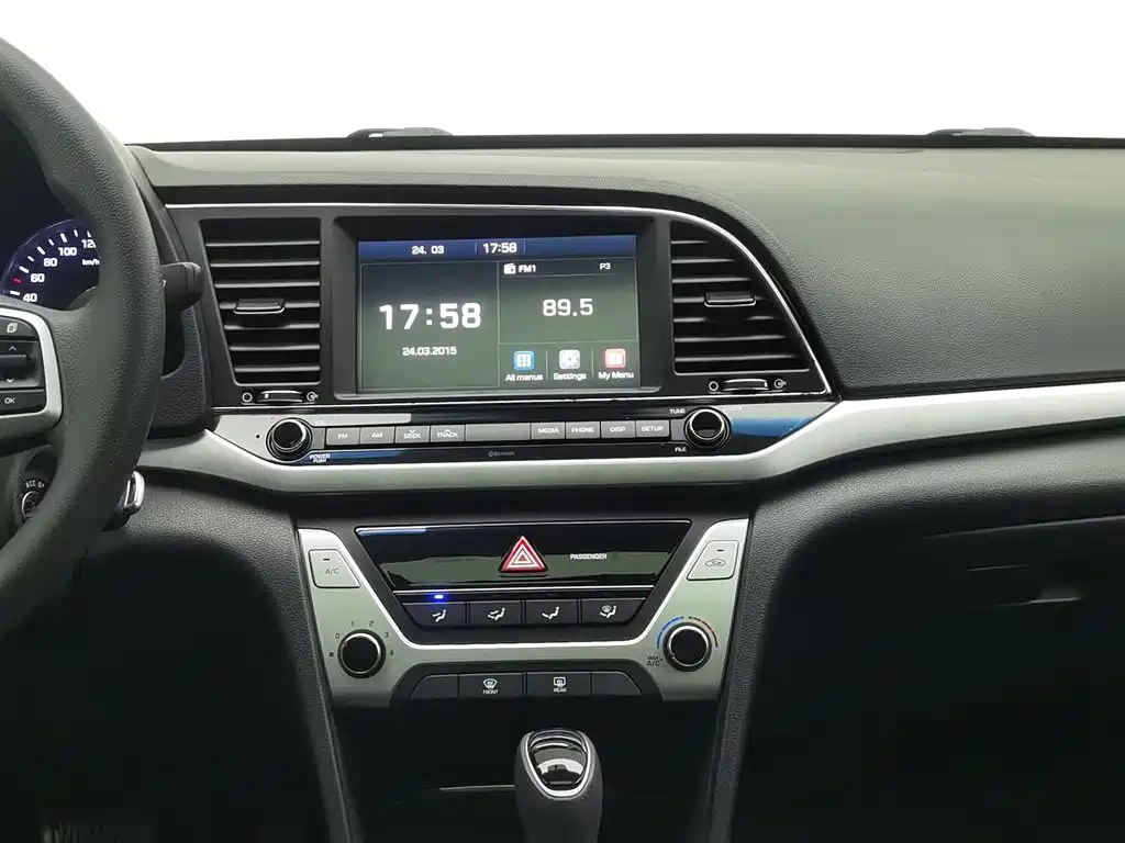Hyundai Elantra 2018 — фото 12