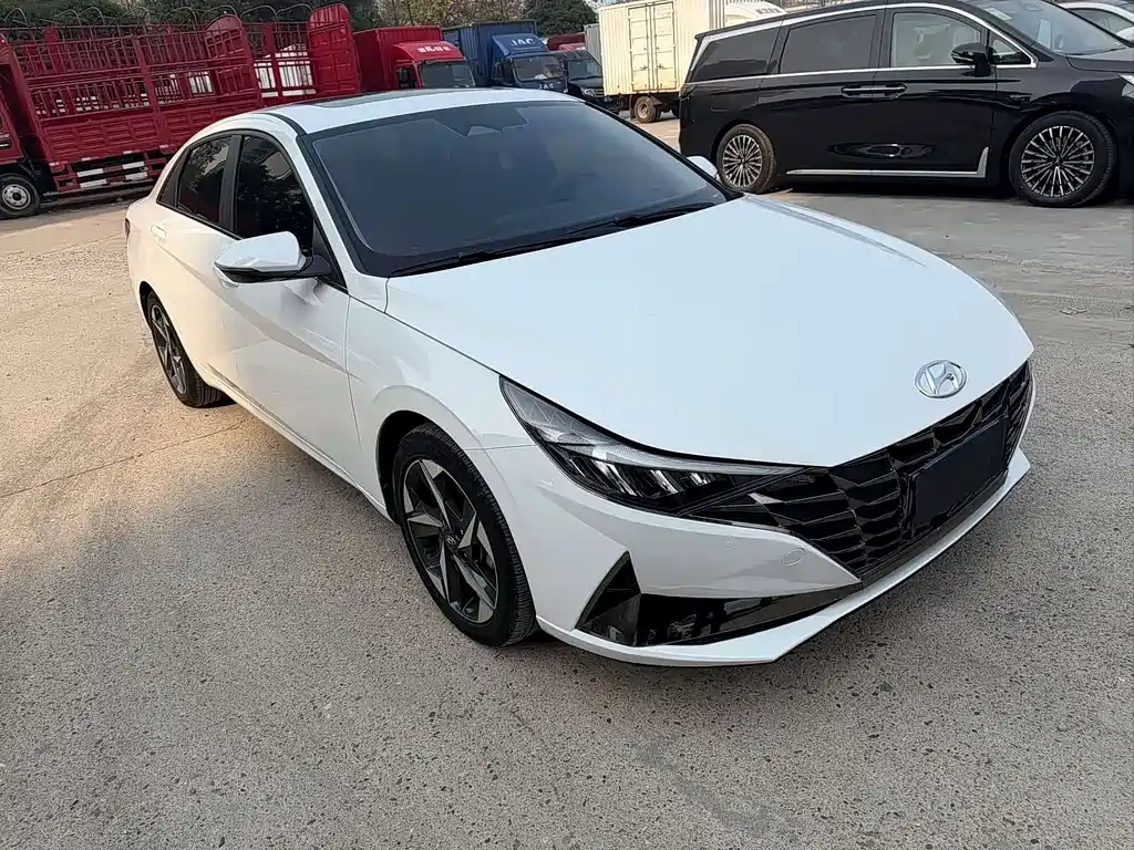 Hyundai Elantra 2023