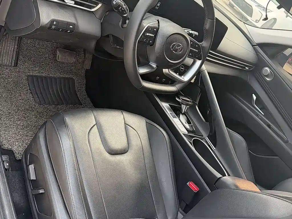 Hyundai Elantra 2023