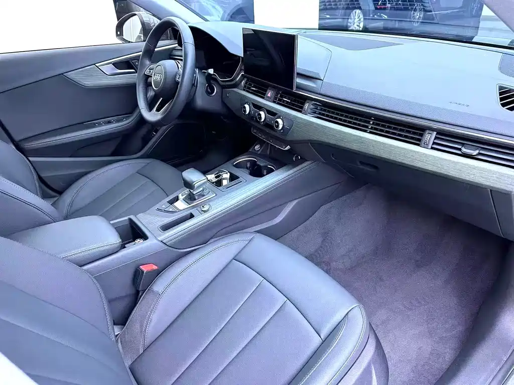 Audi A4L 2023 — фото 10