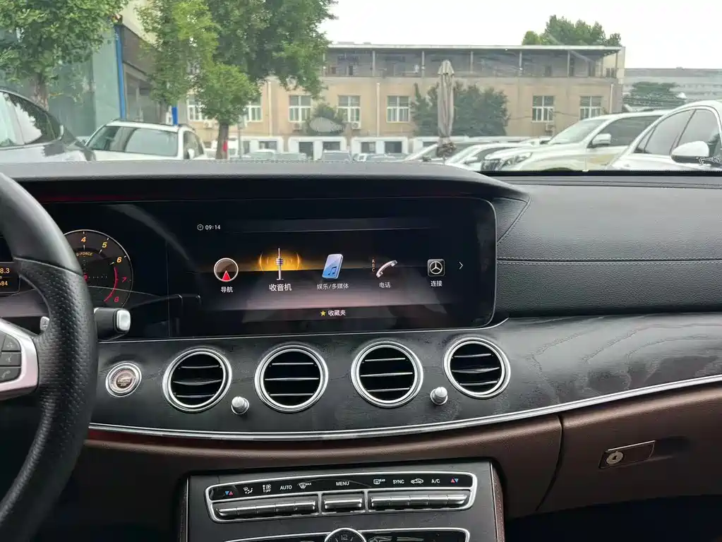 Mercedes-Benz E-Class 2018 — фото 20