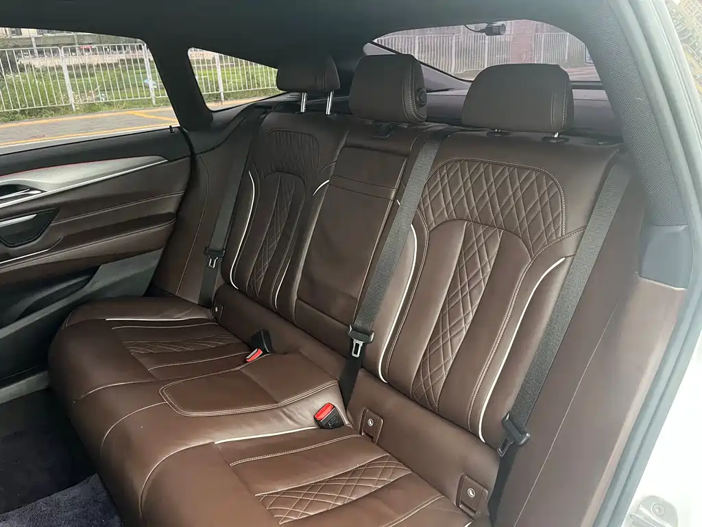 BMW 6 Series GT 2018 — фото 15