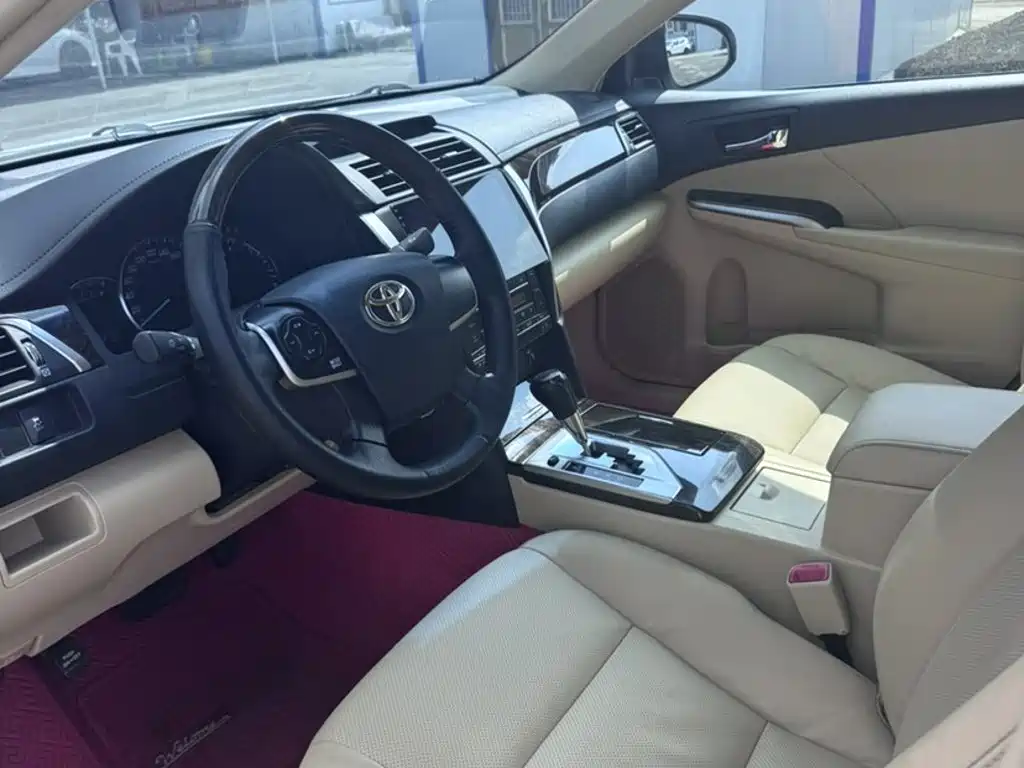 Toyota Camry 2015 — фото 18