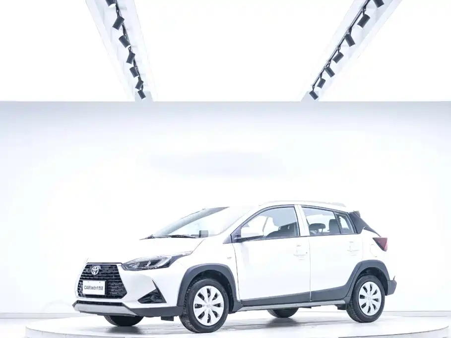 Toyota Yaris L 2023 — фото 1