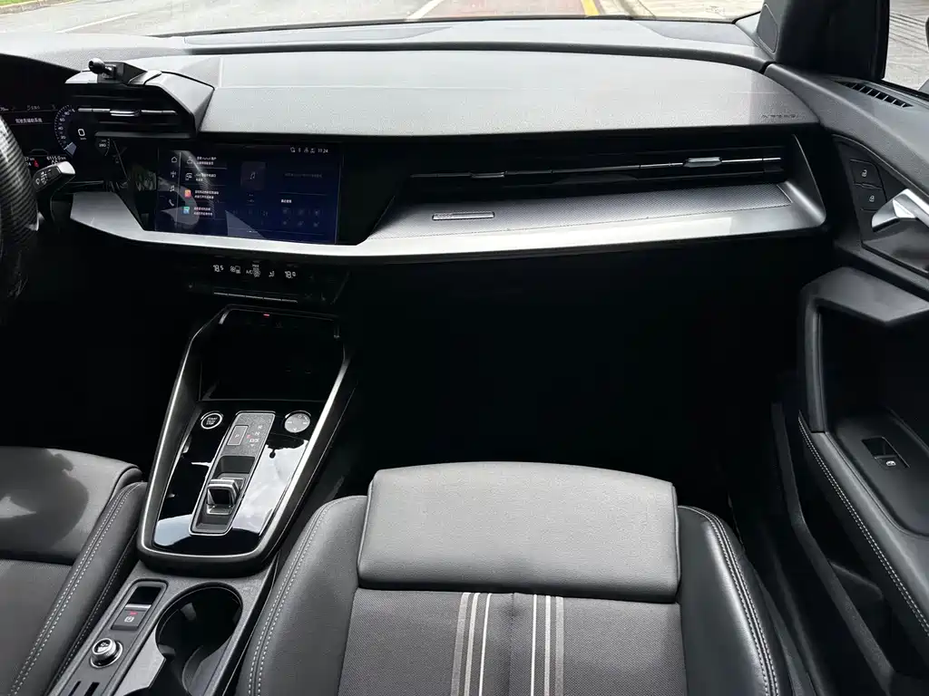 Audi A3 2023 — фото 10