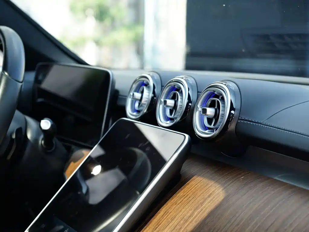Mercedes-Benz C-Class 2023 — фото 15