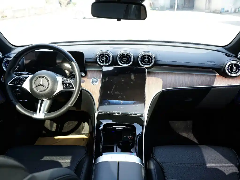 Mercedes-Benz C-Class 2023 — фото 17