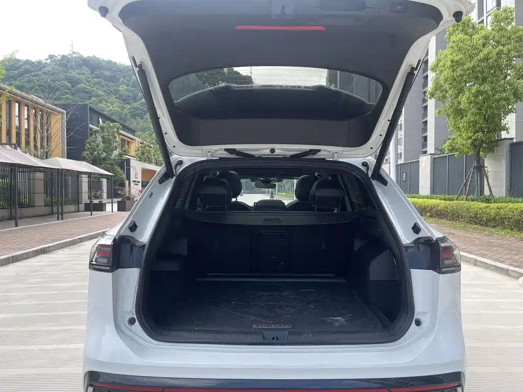 Volkswagen Tiguan L 2024 — фото 14