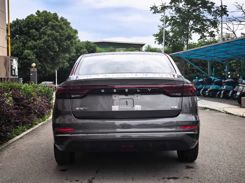 Geely Emgrand 2026