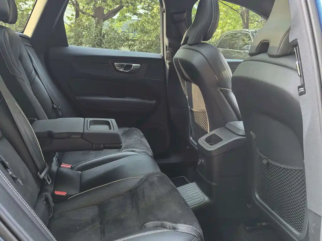 Volvo XC60 Plug-In Hybrid 2020 — фото 9