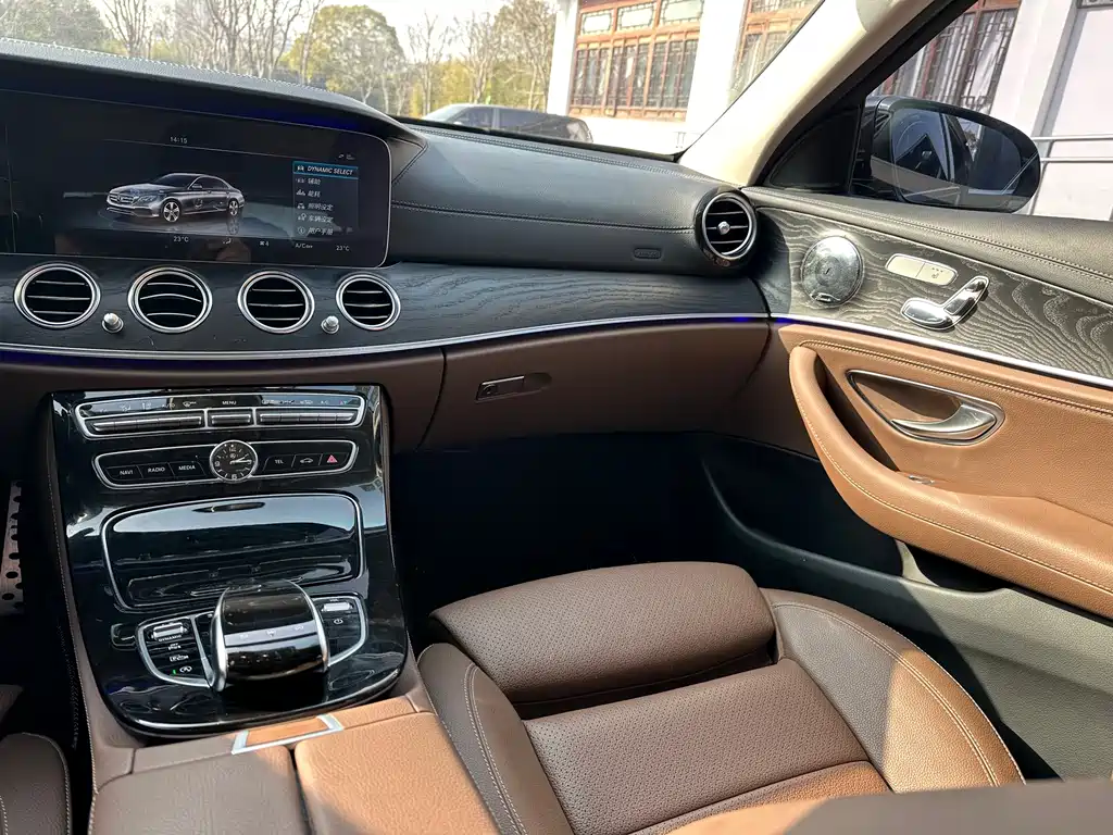 Mercedes-Benz E-Class 2017 — фото 16