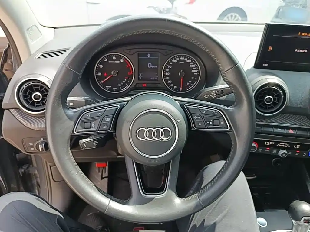 Audi Q2L 2021 — фото 11