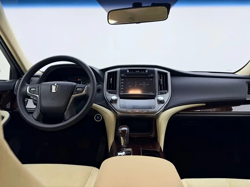 Toyota Crown 2018 — фото 11