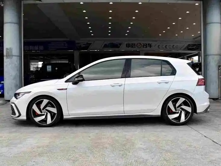 Volkswagen Golf GTI 2022 — фото 7
