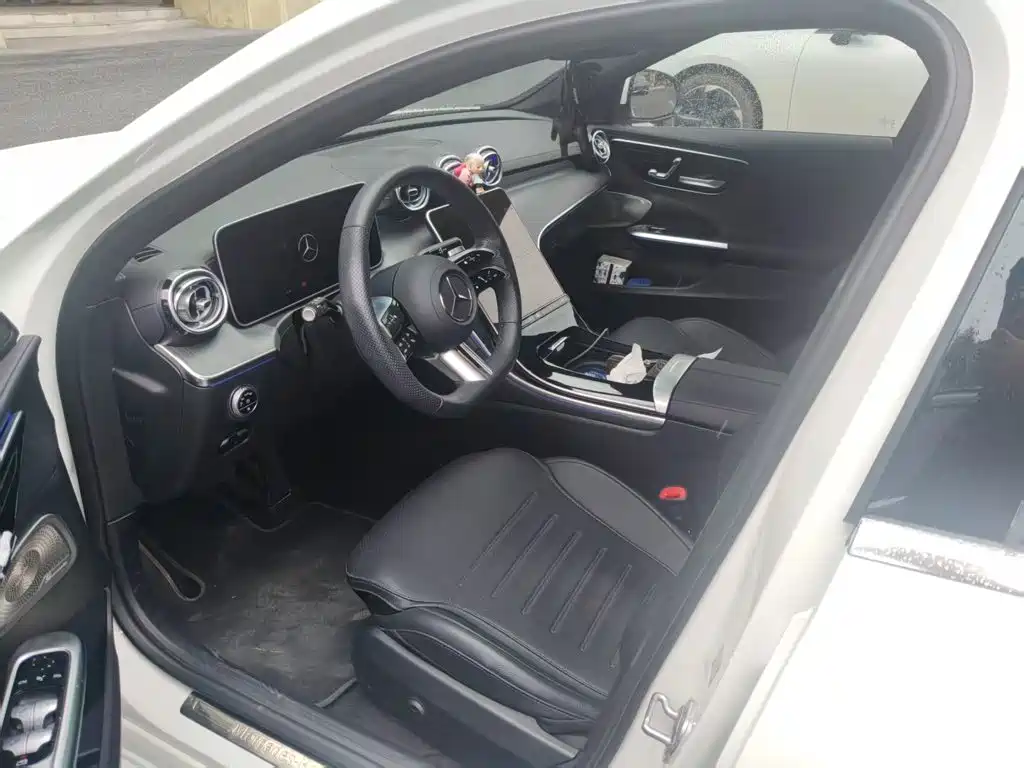 Mercedes-Benz C-Class 2024
