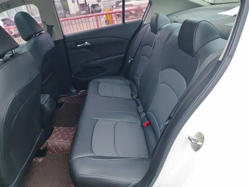 Chevrolet Cavalier 2018 — фото 17