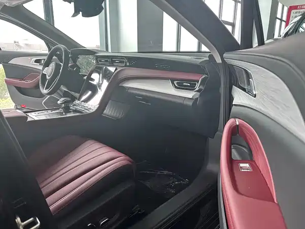 Hongqi H5 2025