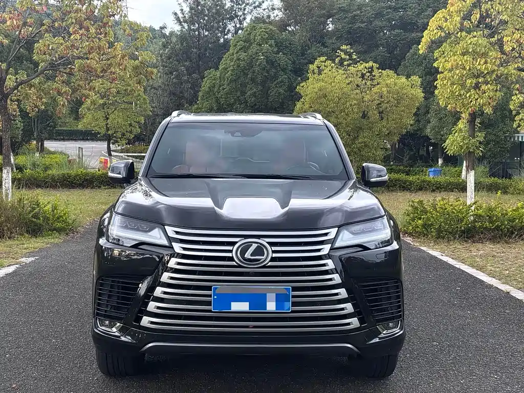 Lexus LX 2023 — фото 1