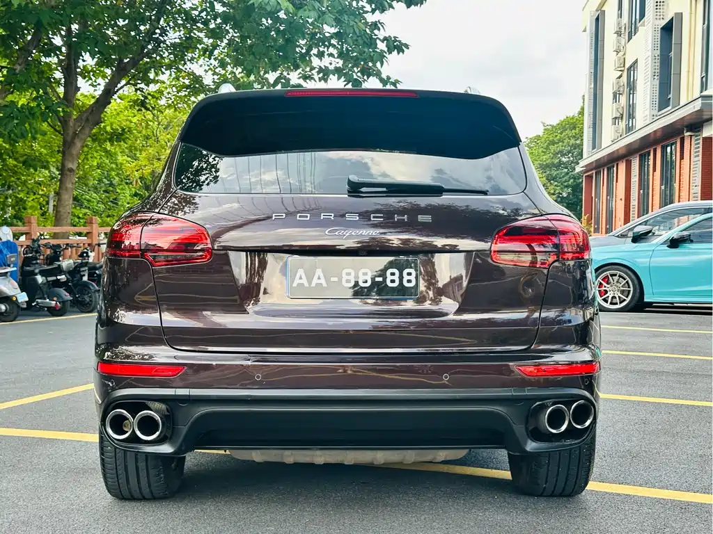 Porsche Cayenne 2017 — фото 35