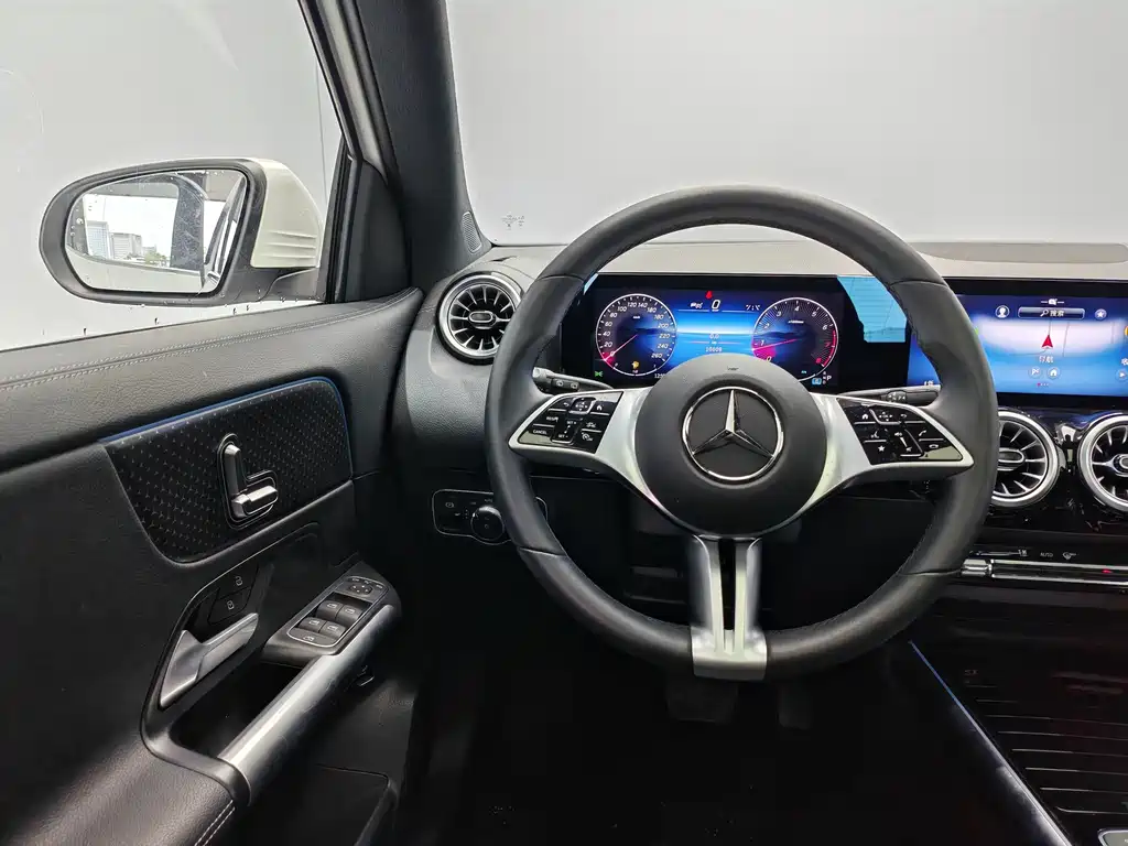 Mercedes-Benz GLA 2025 — фото 9
