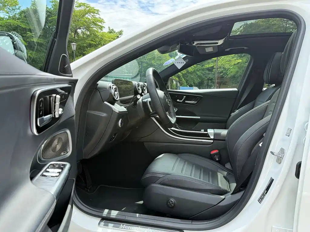 Mercedes-Benz C-Class 2024 — фото 13