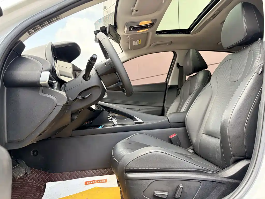 Hyundai Elantra 2022