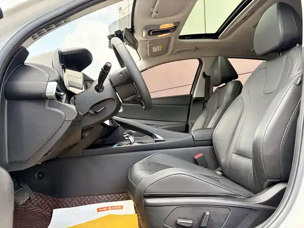 Hyundai Elantra 2022