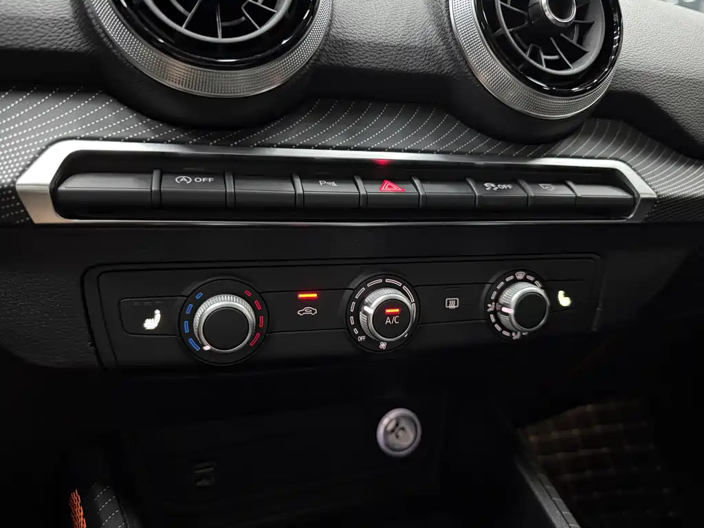 Audi Q2L 2023 — фото 13