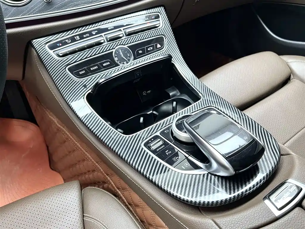 Mercedes-Benz E-Class 2017 — фото 12
