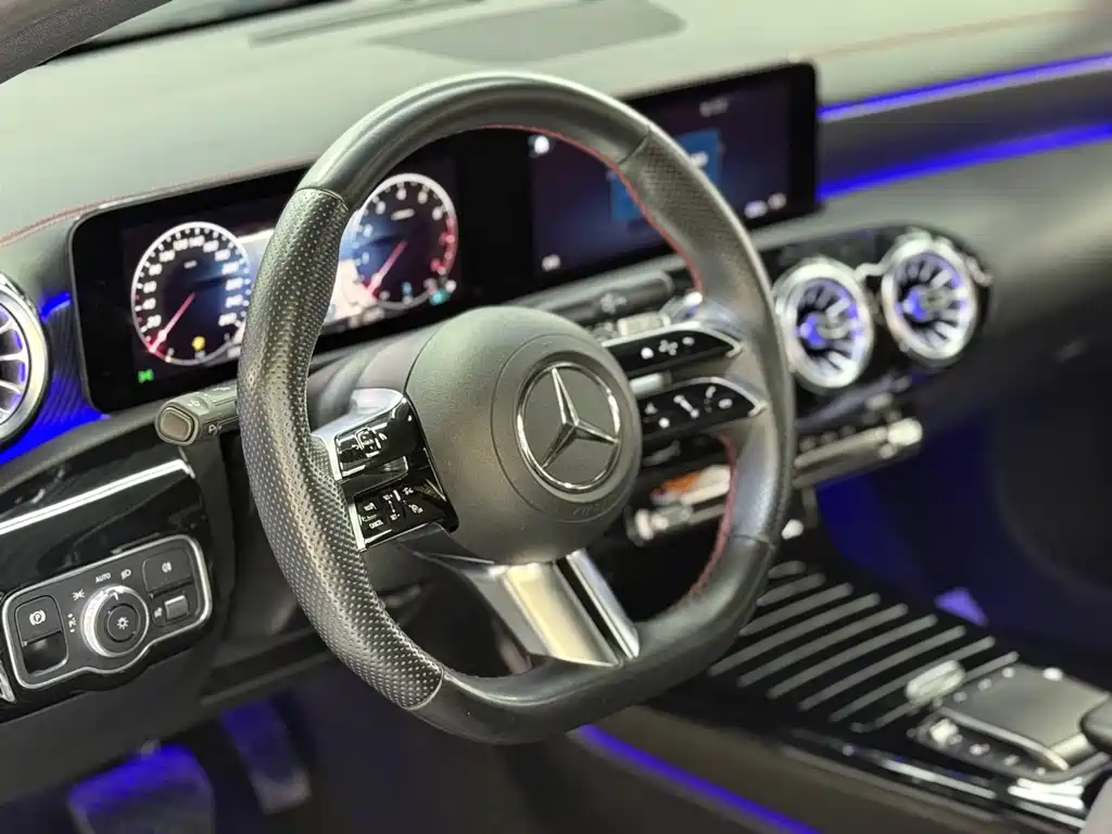 Mercedes-Benz A-Class 2023 — фото 11