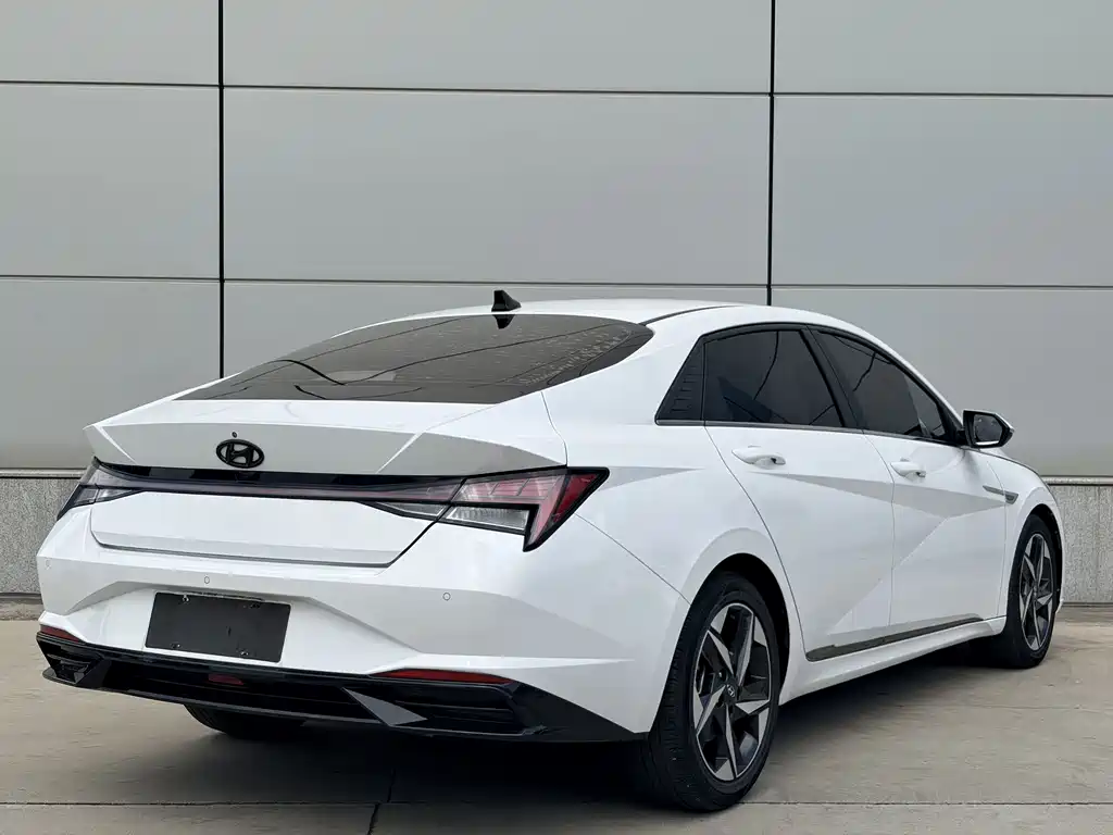 Hyundai Elantra 2022