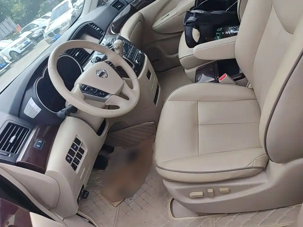 Nissan Quest 2016 — фото 15