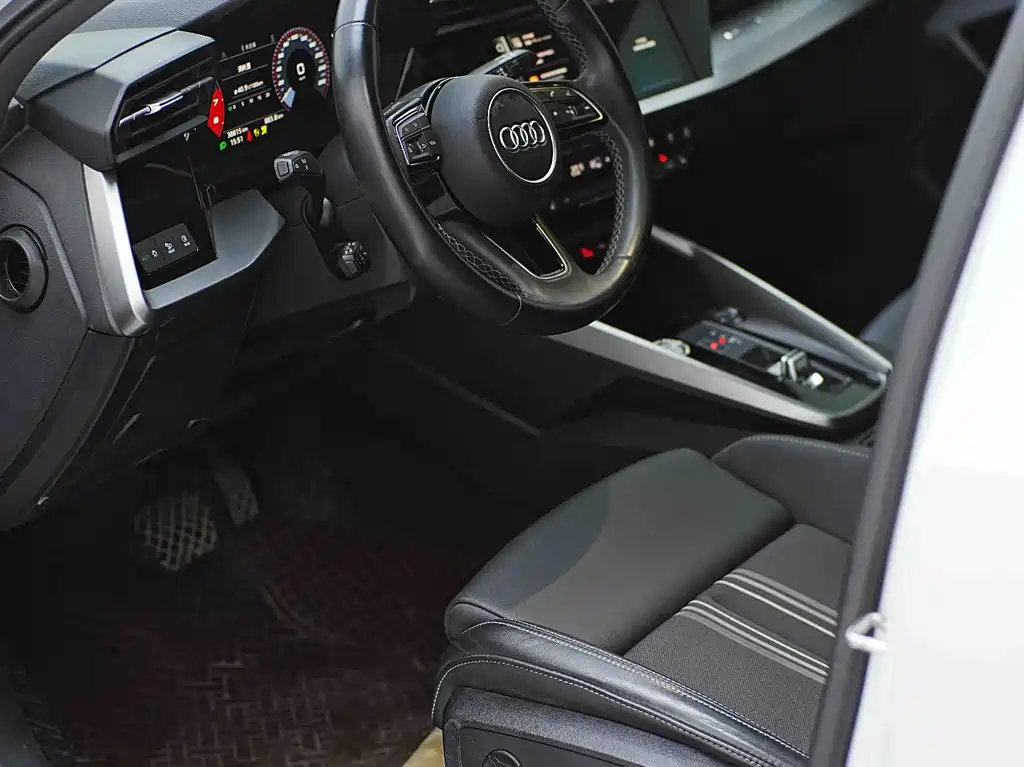 Audi A3 2023 — фото 11