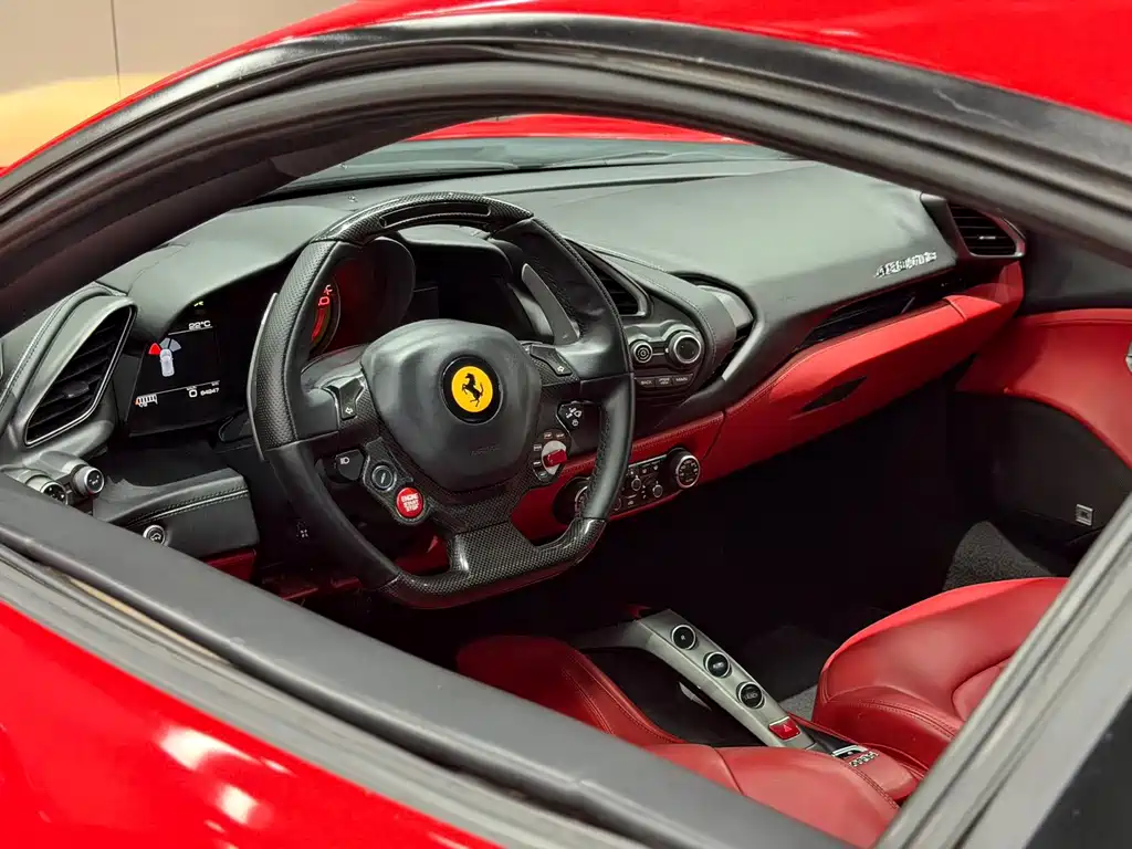 Ferrari 488 2017 — фото 17