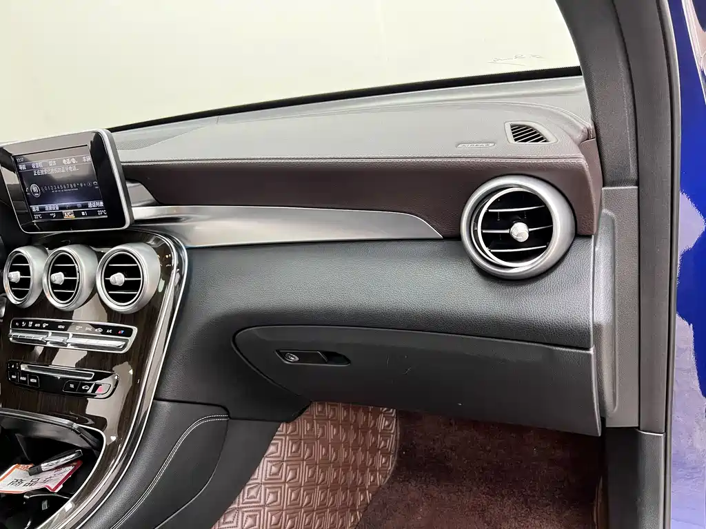 Mercedes-Benz GLC 2018 — фото 24