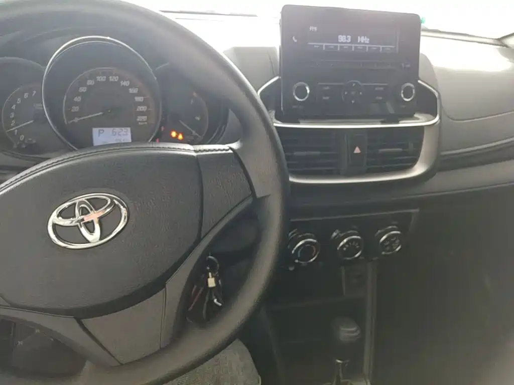 Toyota Yaris L 2021 — фото 10