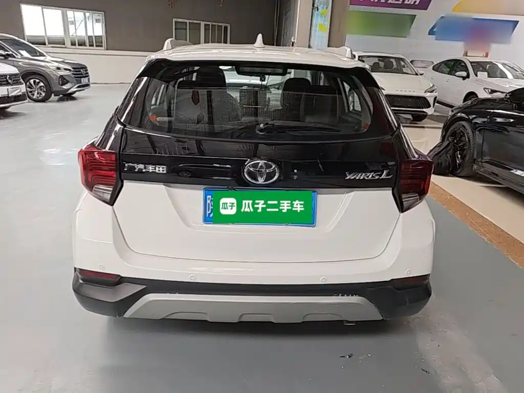 Toyota Yaris L 2020 — фото 6
