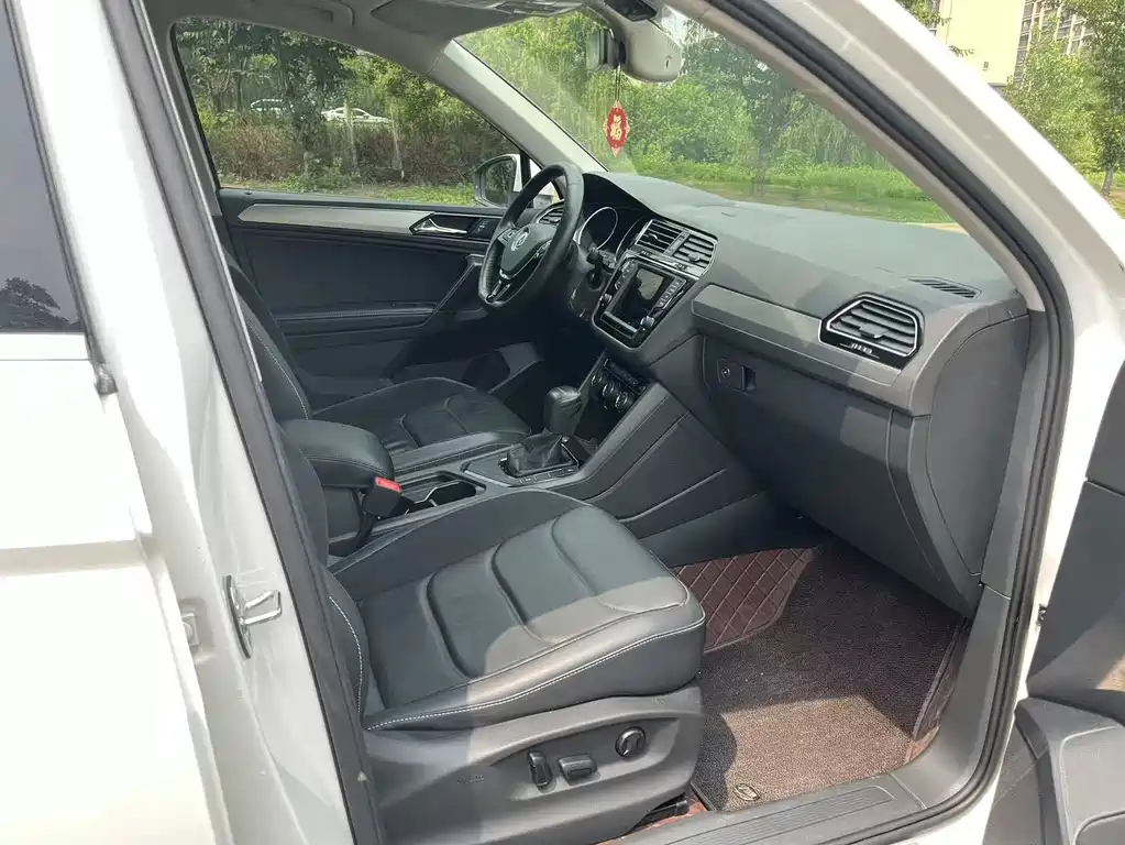 Volkswagen Tiguan L 2018 — фото 11