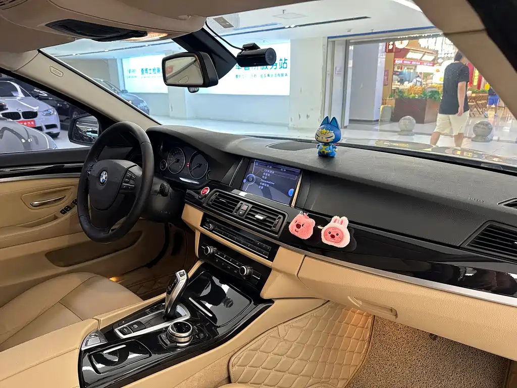 BMW 5 Series 2015 — фото 12