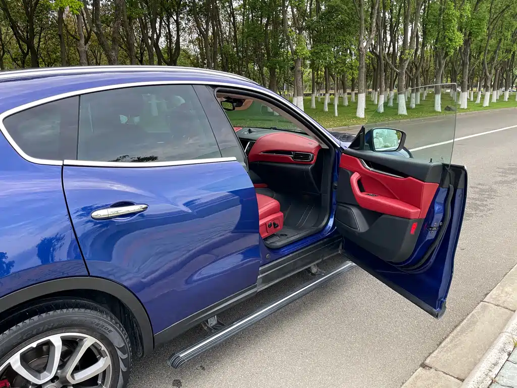 Maserati Levante 2017 — фото 20