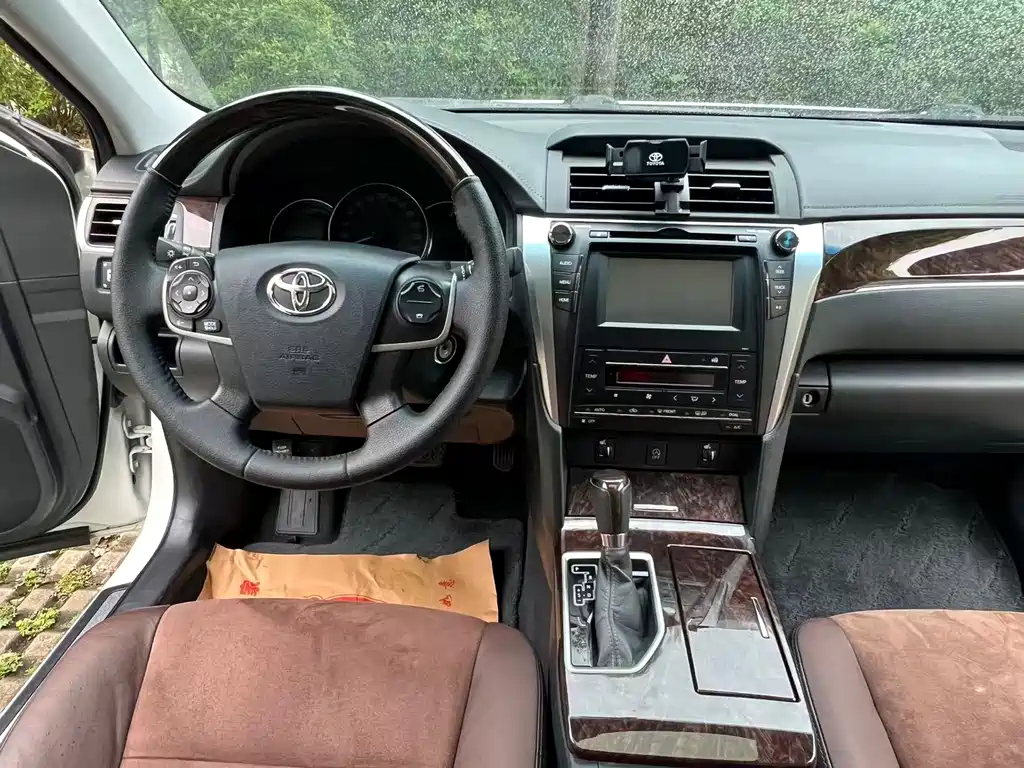 Toyota Camry 2017 — фото 11