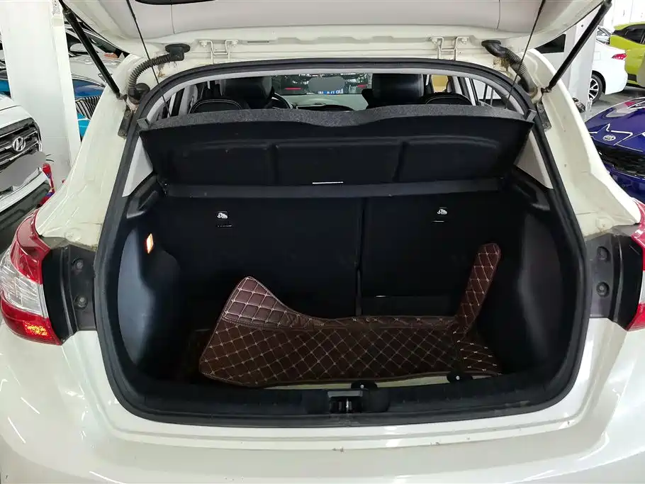 Nissan Tiida 2018 — фото 4
