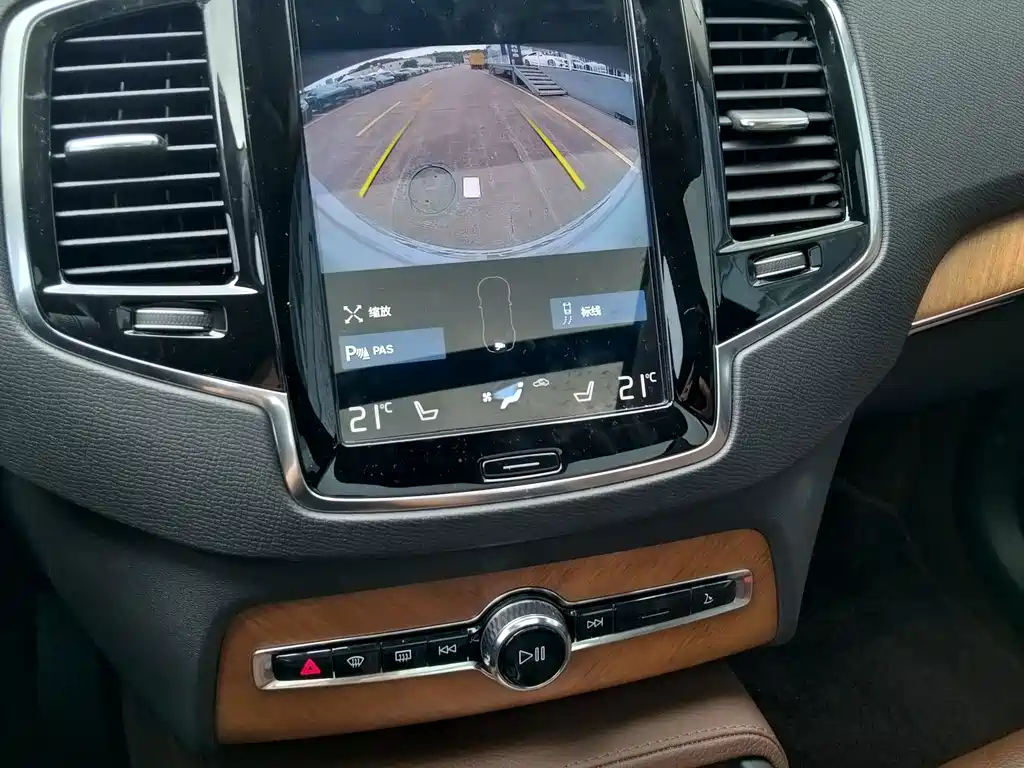 Volvo XC90 2020 — фото 10