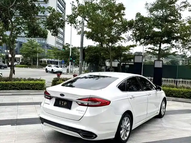 Ford Mondeo 2017 — фото 9