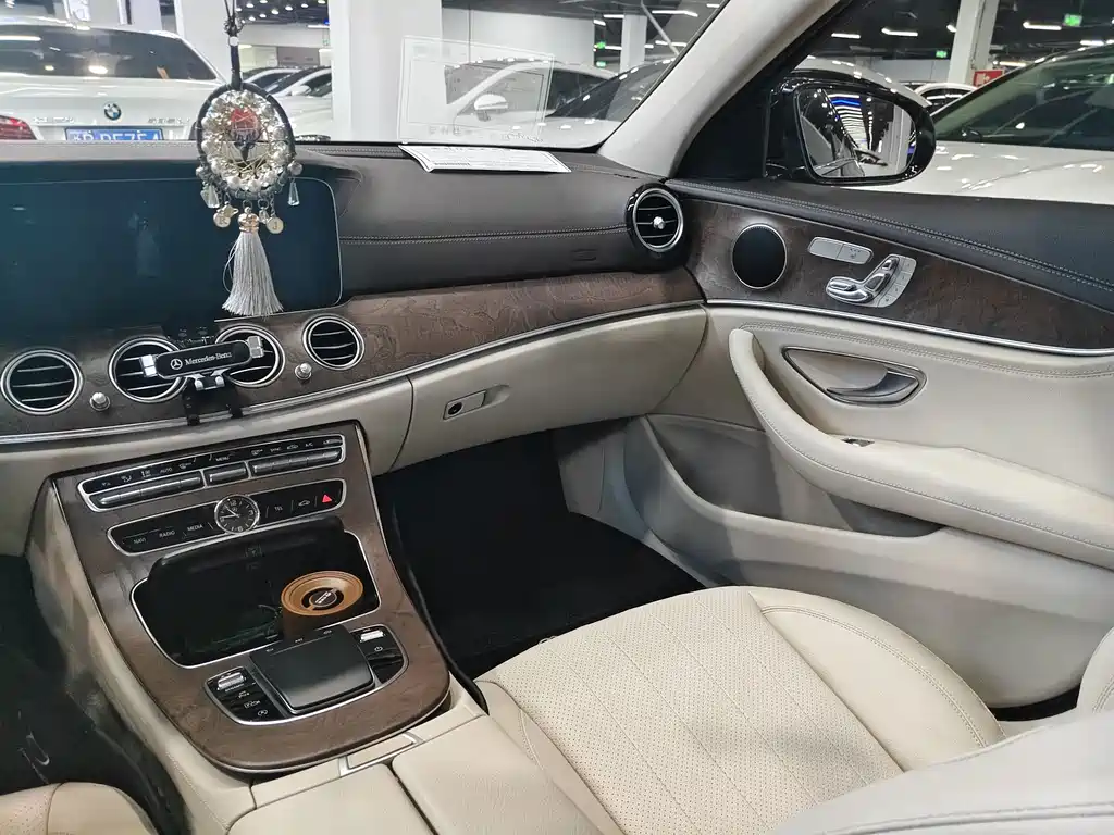 Mercedes-Benz E-Class 2019 — фото 13