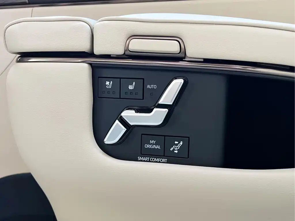 Toyota Alphard — фото 10