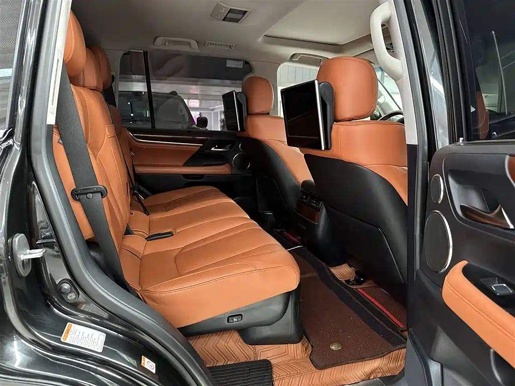 Lexus LX 2017 — фото 17