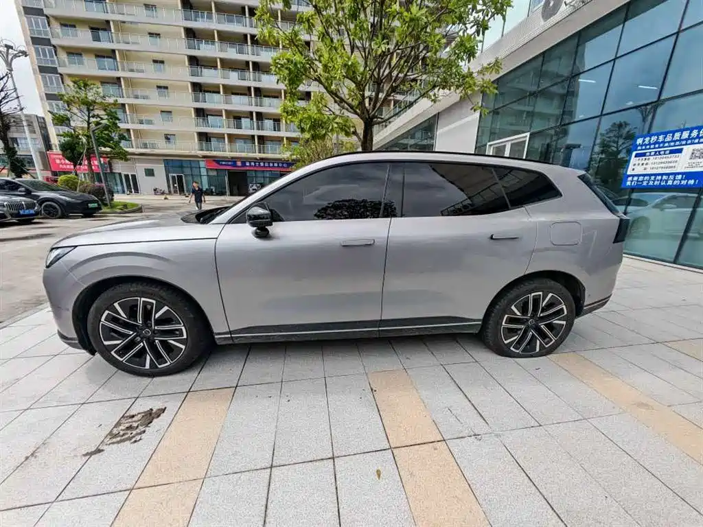 Volvo XC70 Plug-In Hybrid 2025 — фото 3