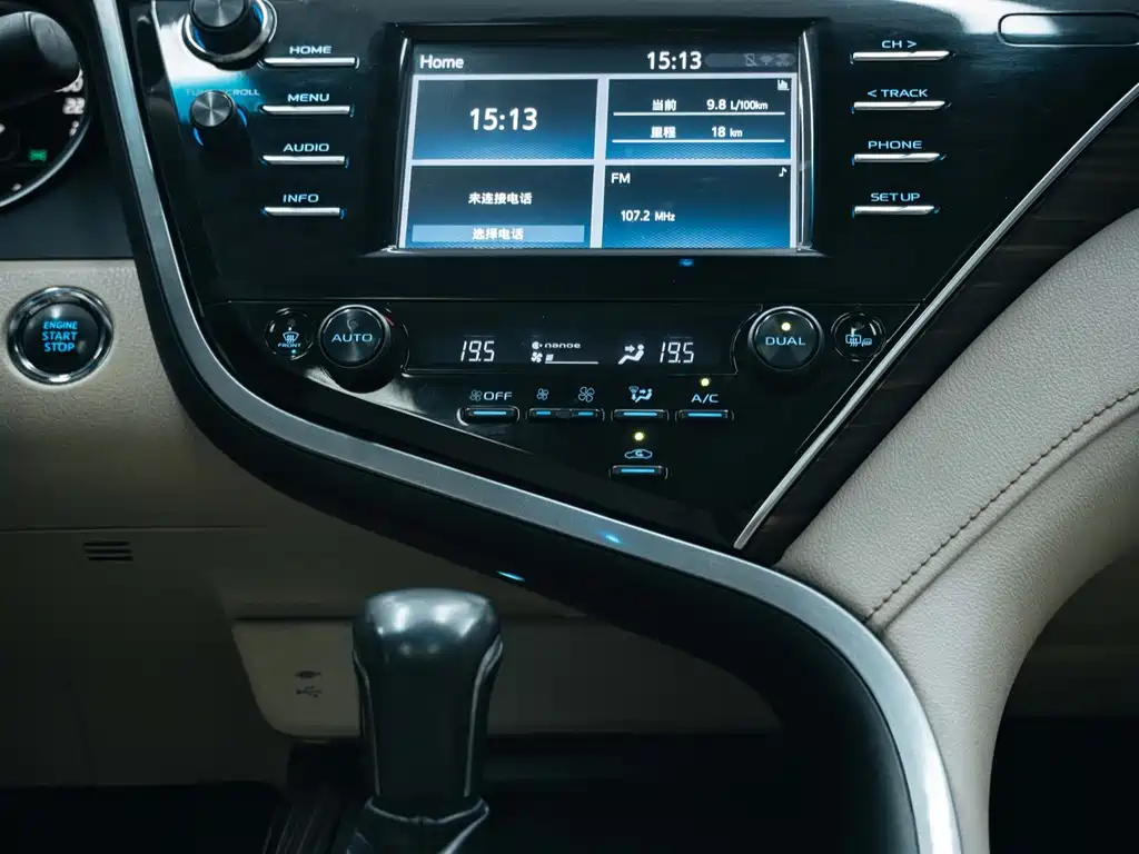 Toyota Camry 2018 — фото 23