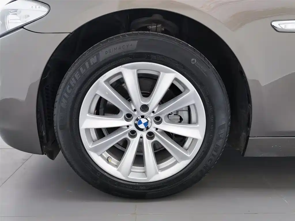 BMW 5 Series 2012 — фото 17